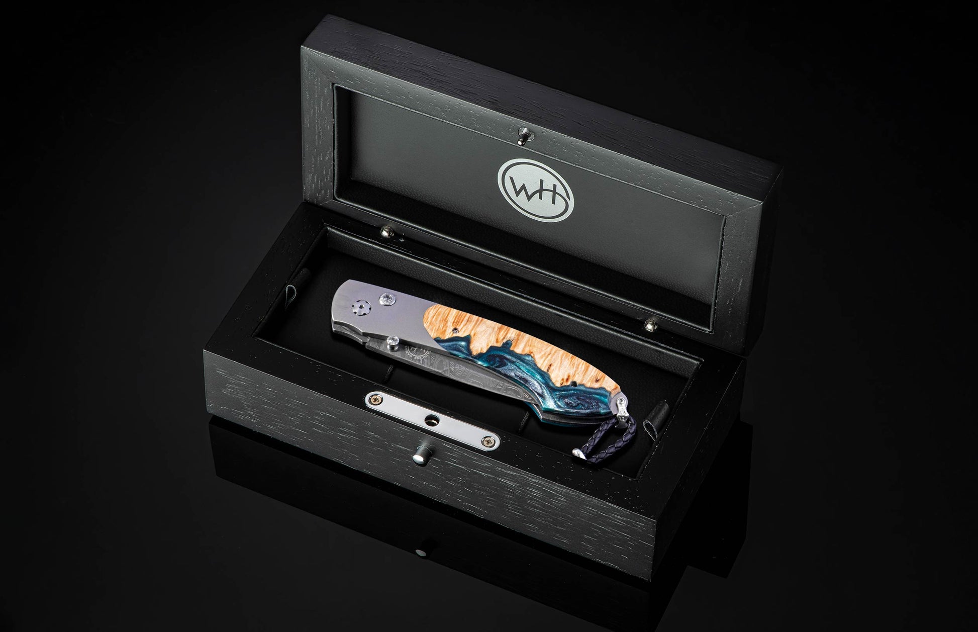William Henry knife with a damascus steel blade and shockwood handle in a display box