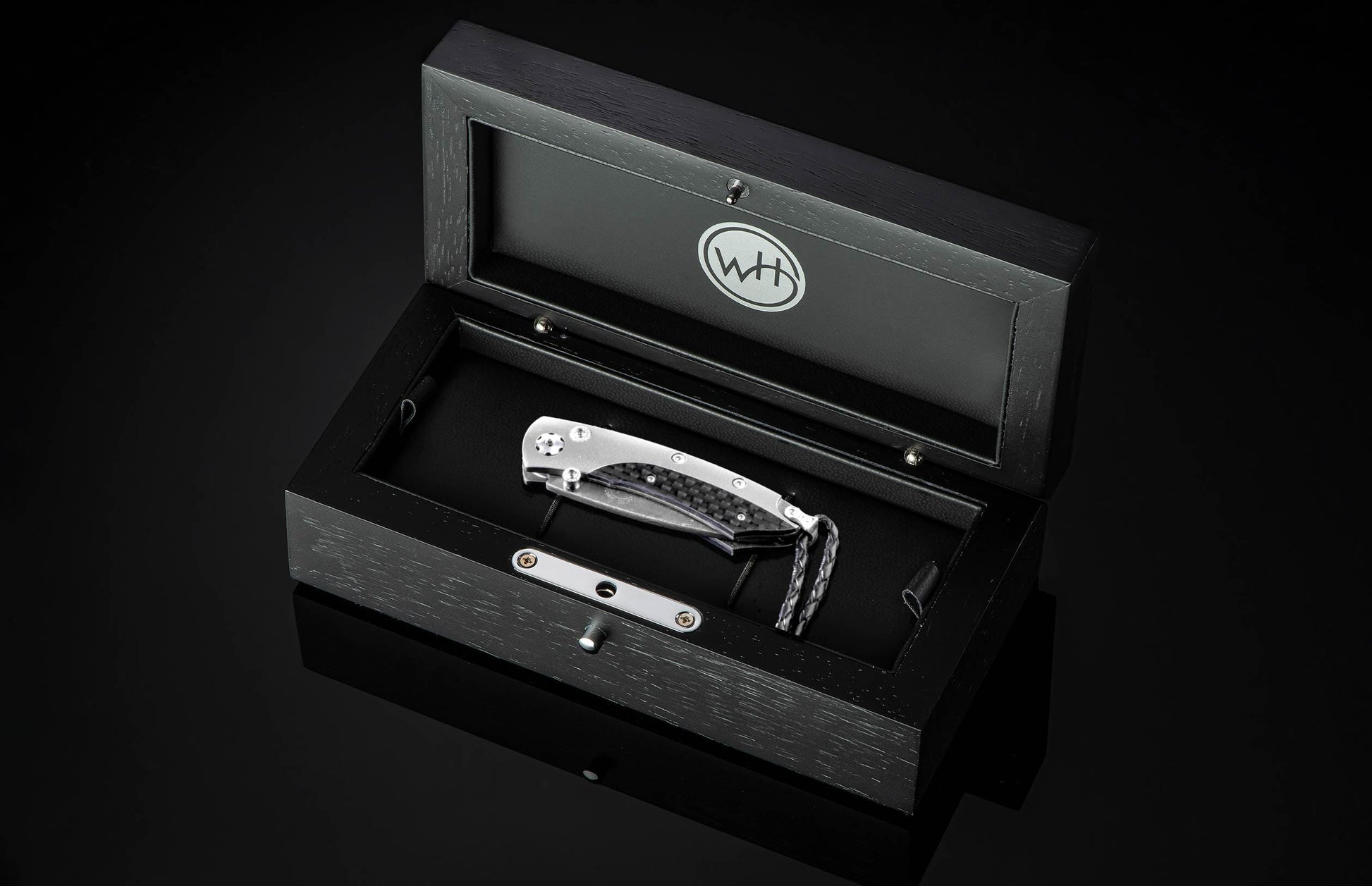 The folding titanium pocket knife with carbon fiber and Damascus steel in a case