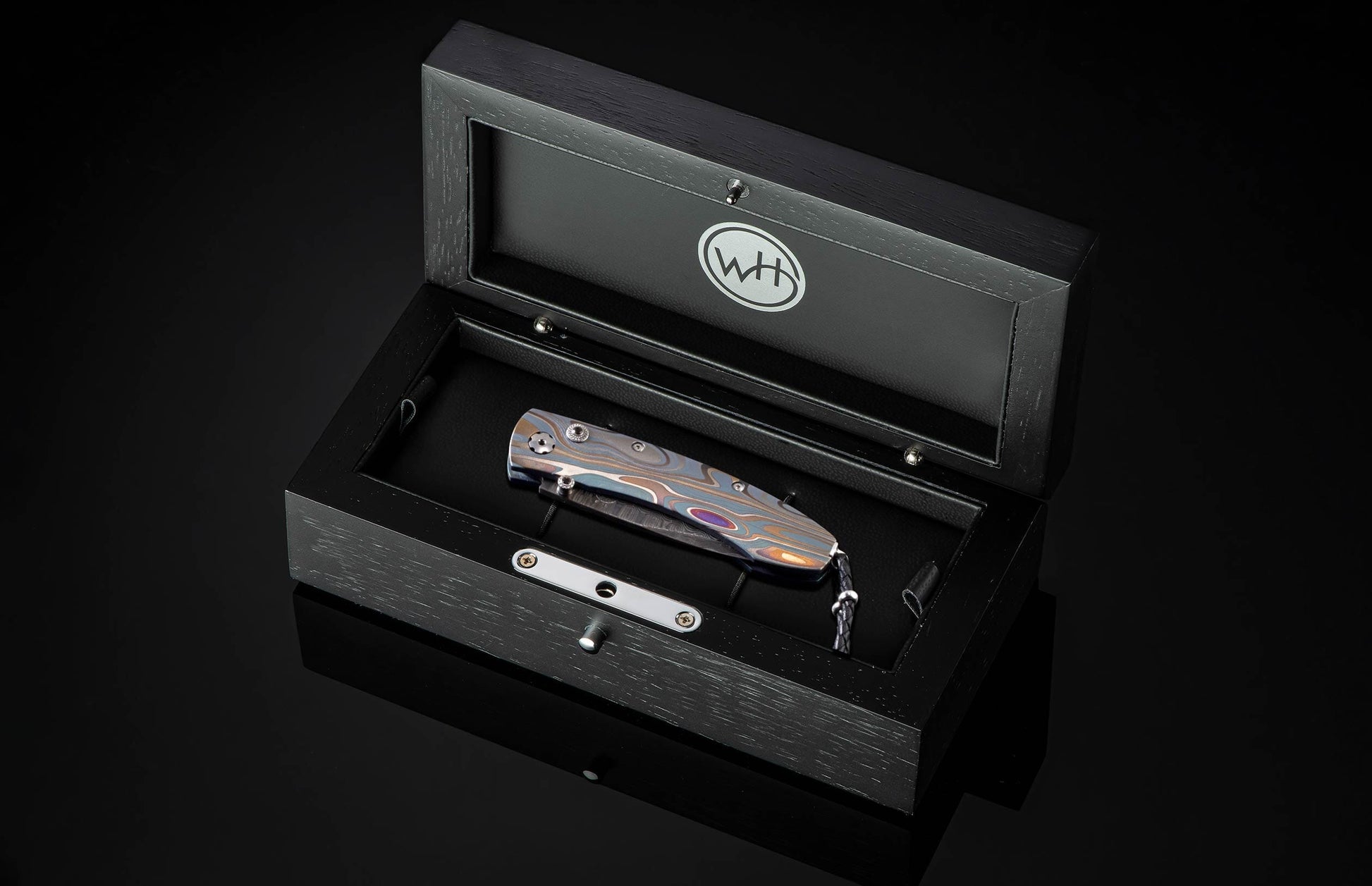  set with smoky quartz gemstones and a Damascus steel blade.