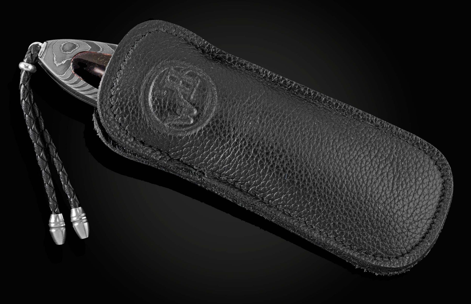 Handcrafted pocket knife from William Henry features a frame in hand-forged Damascus steel