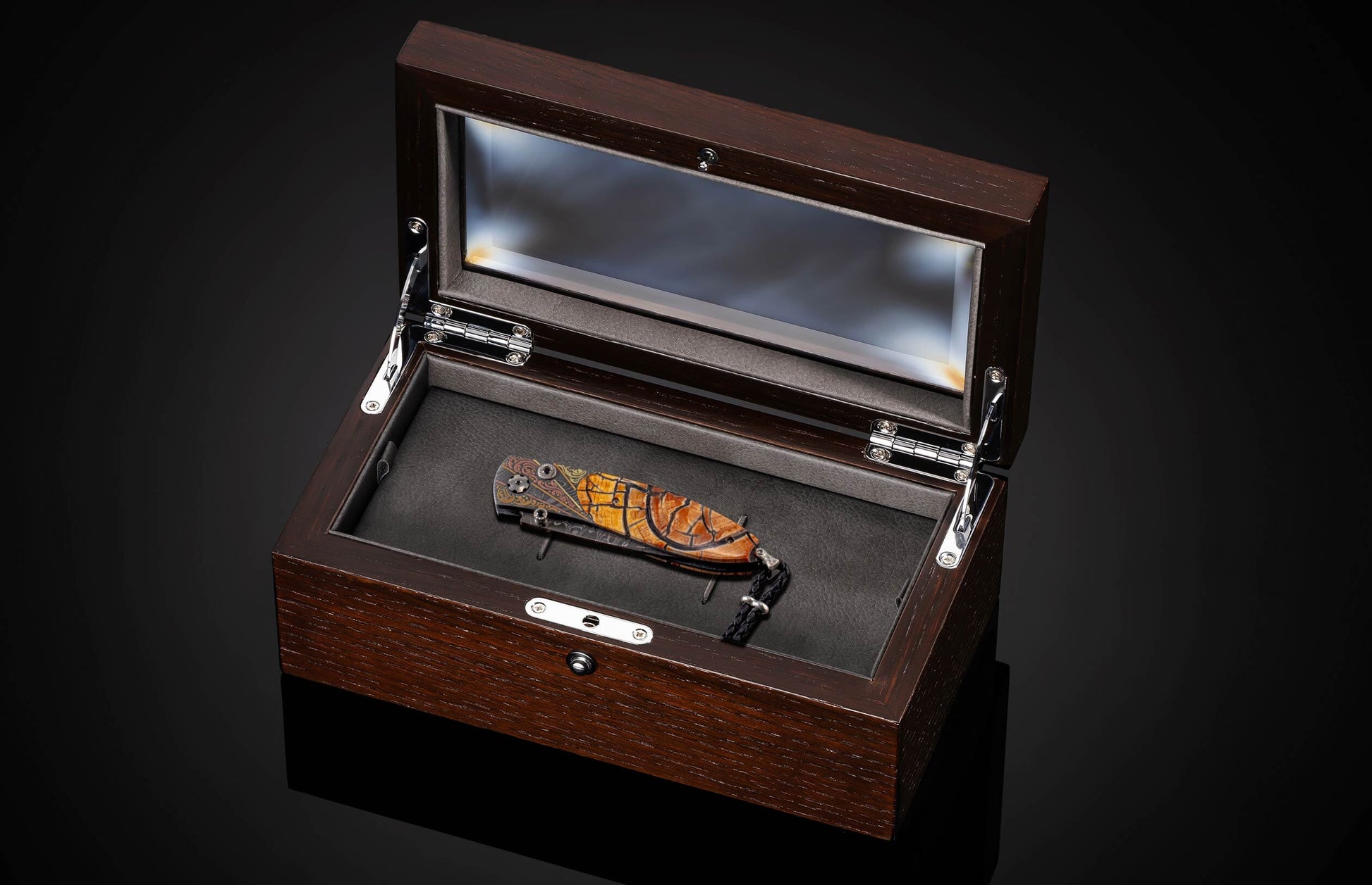 Handcrafted pocket knofe from William Henry featuring a hand-forged damascus frame by Chad Nichols