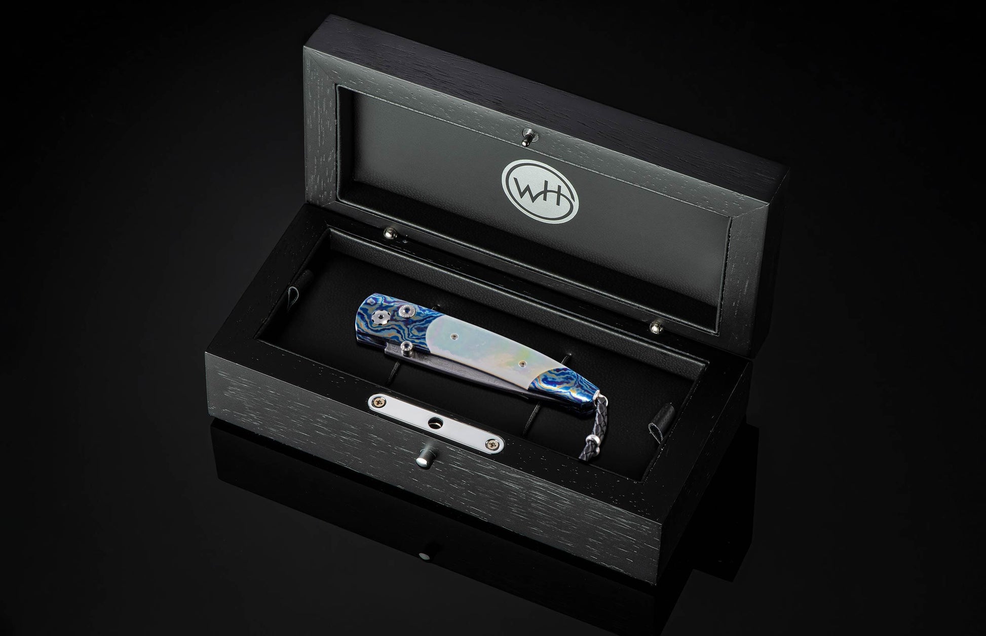  inlaid with Gold Lip Pearl scales. The knife is shown open on a black background.