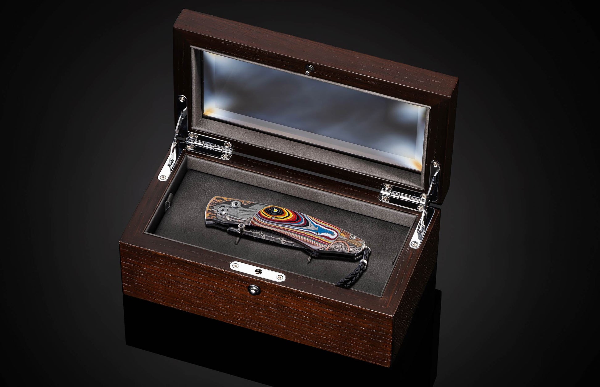  and 24K gold inlaid with Corvette Fordite and set with black diamonds. The blade is hand-forged damascus.