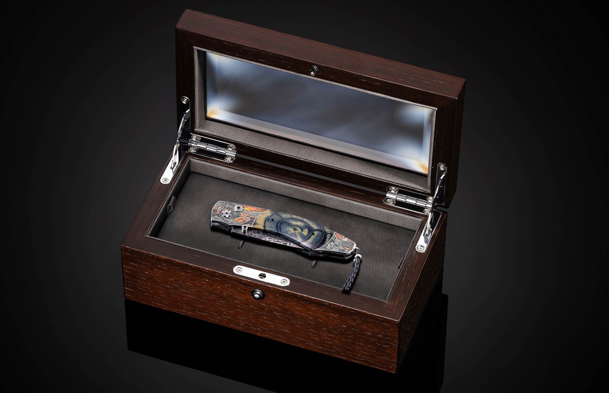 Handcrafted William Henry knife features 24K yellow gold