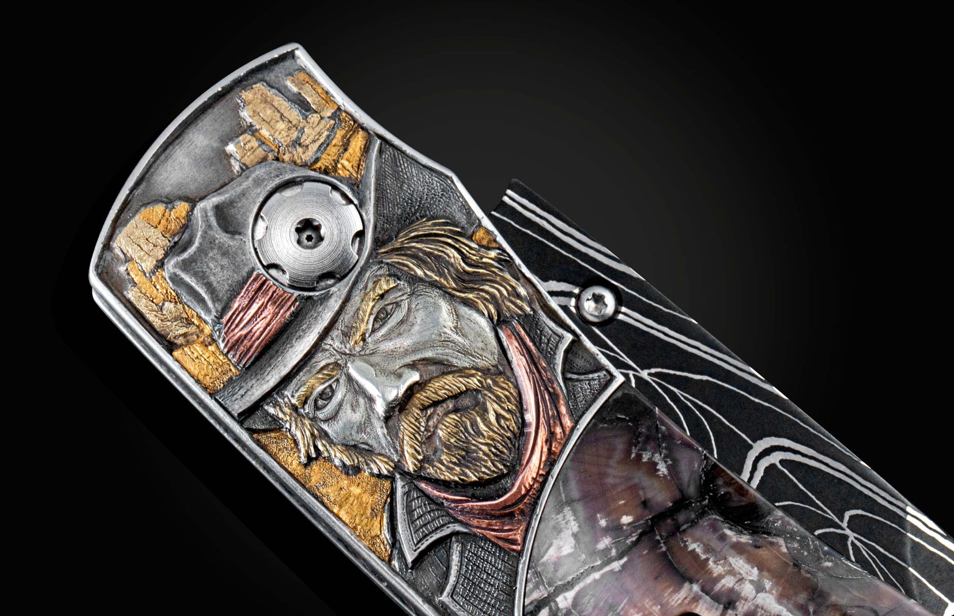 Handcrafted pocket knife from William Henry with hand-engraved frame in 24K gold