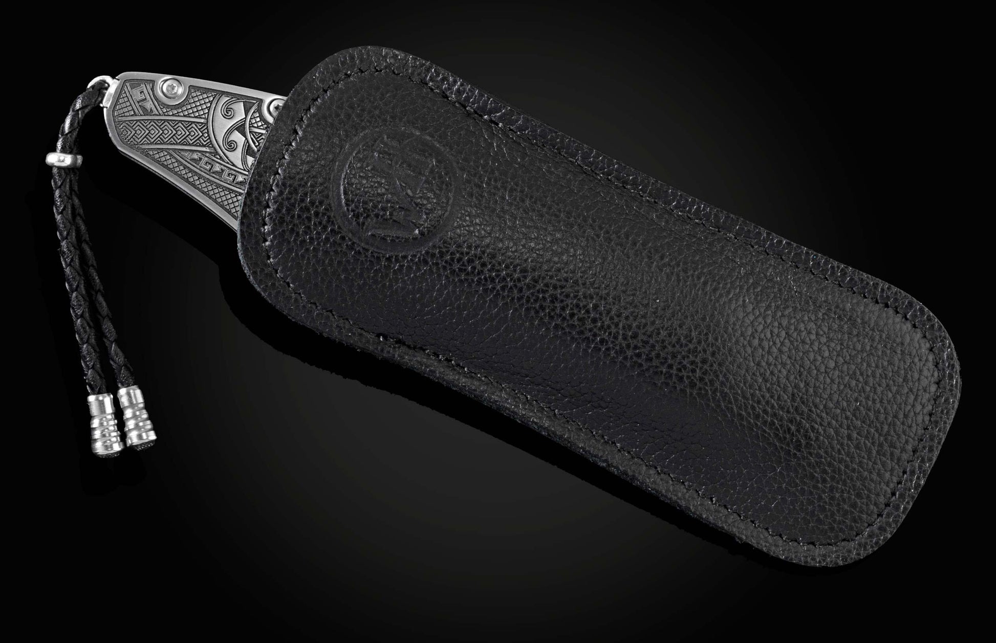  a hand-forged Damascus steel blade