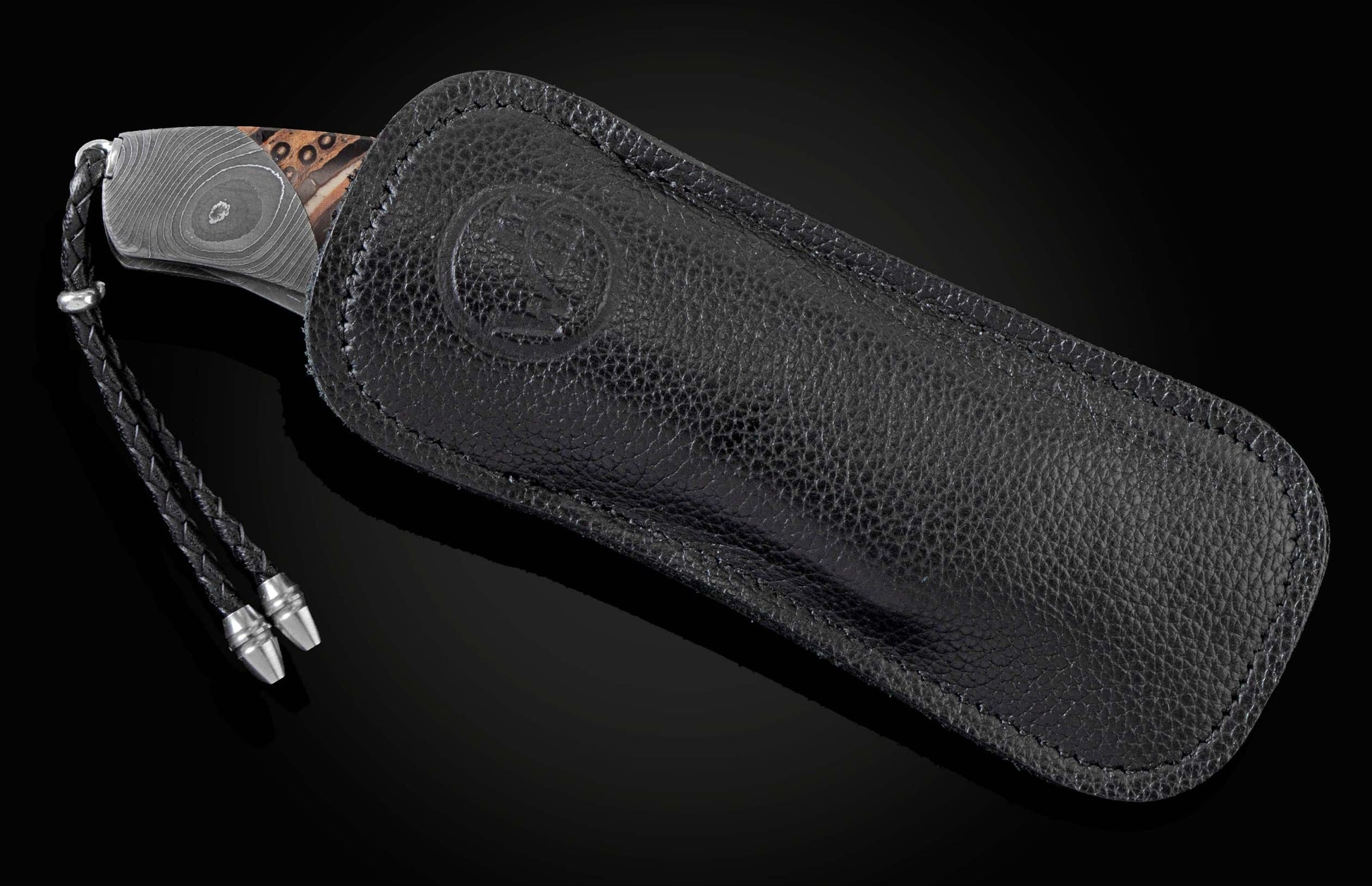 This hand crafted knife from William Henry features a frame in hand forged Damascus steel