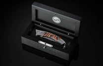  inlaid with Ponga Fern wood which grows only in New Zealand. The blade is hand-forged Damascus steel and the button lock and the thumb stud are set with smoky quart
