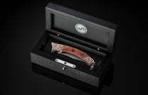 inlaid with desert ironwood and  citrine gemstones. The blade is hand-forged Damascus steel.