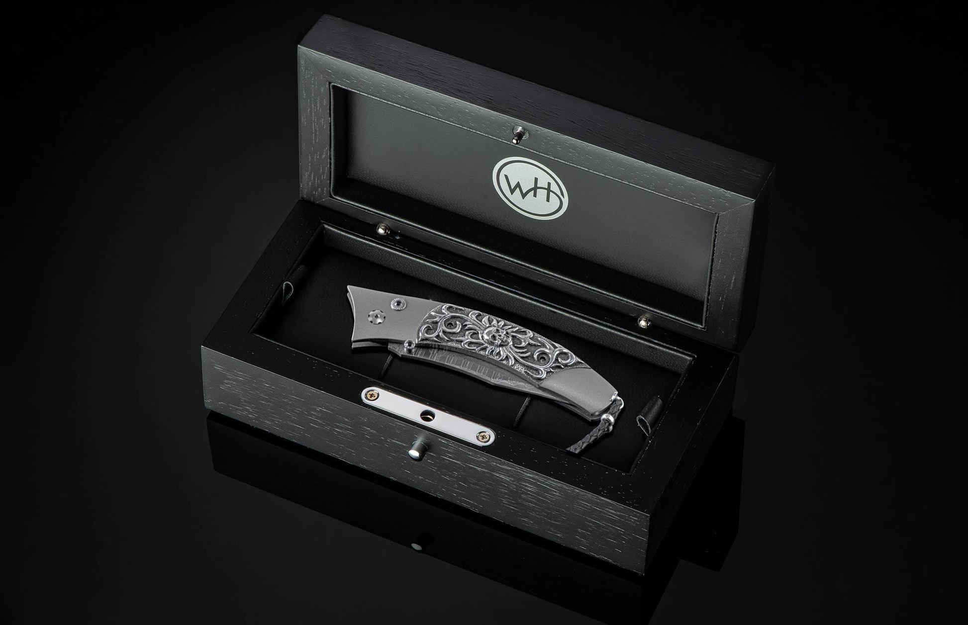  and a Damascus steel blade.