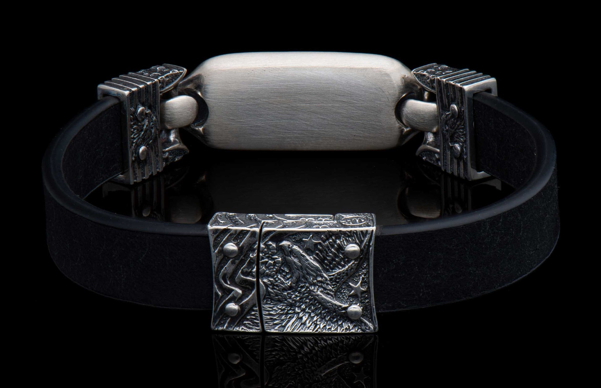 The DeVille Men's Fordite Silver Bracelet clasp