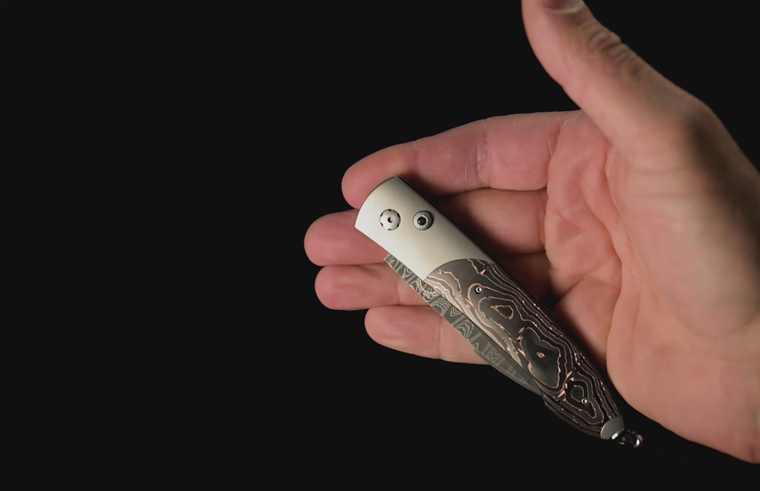 B22 Black Max – William Henry