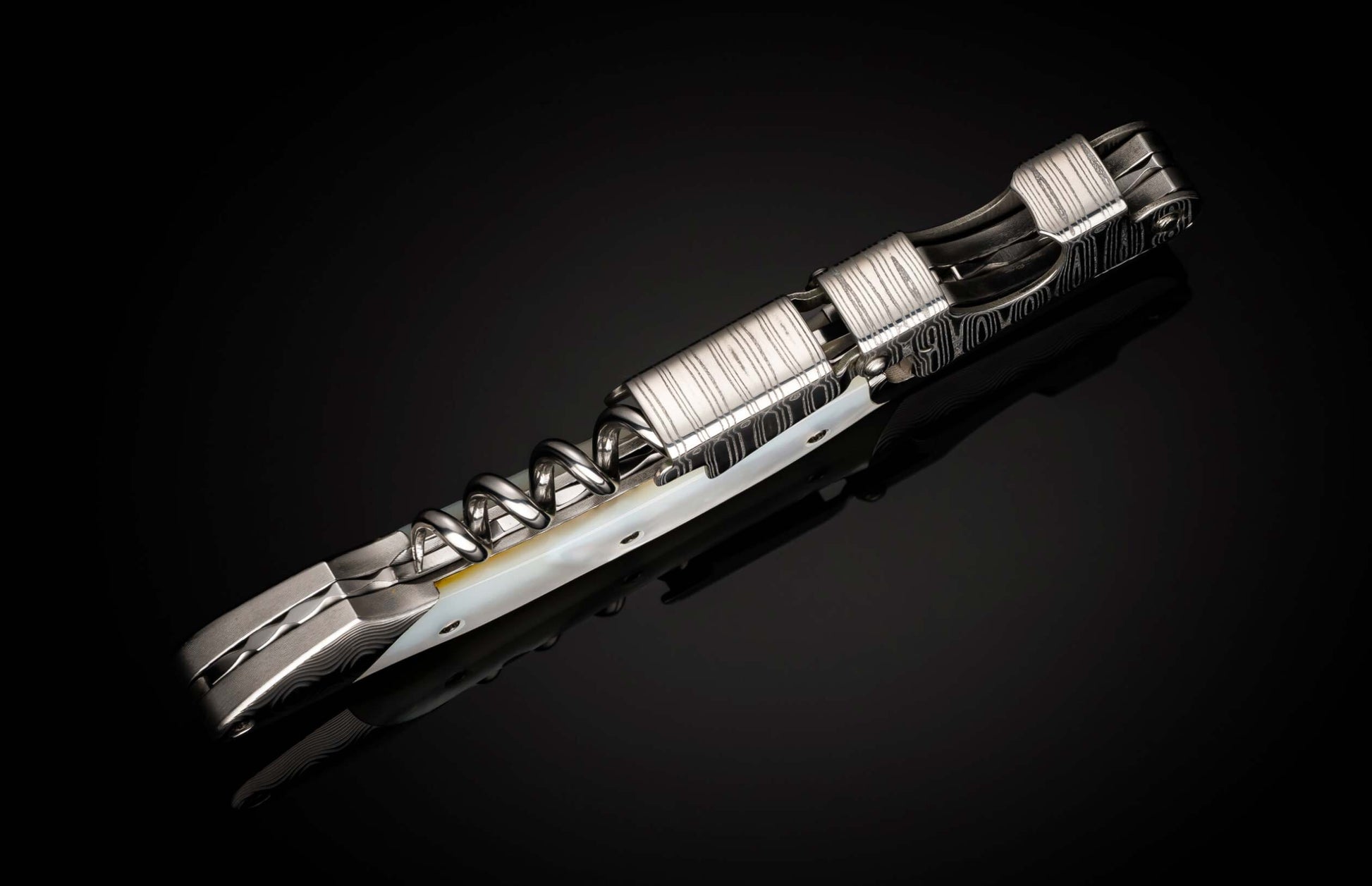 The Gris (S23 WP) Wine Opening Tool & Corkscrew 