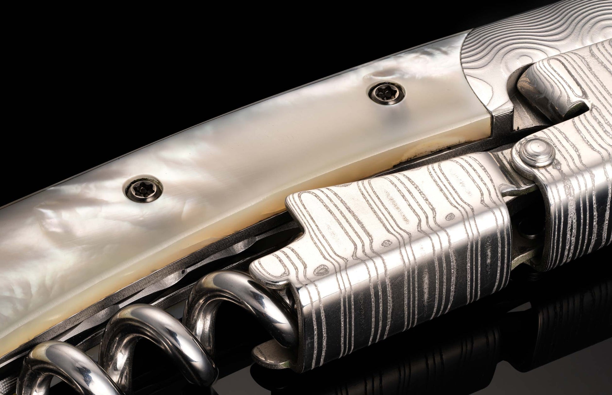 The Gris (S23 WP) Wine Opening Tool & Corkscrew 