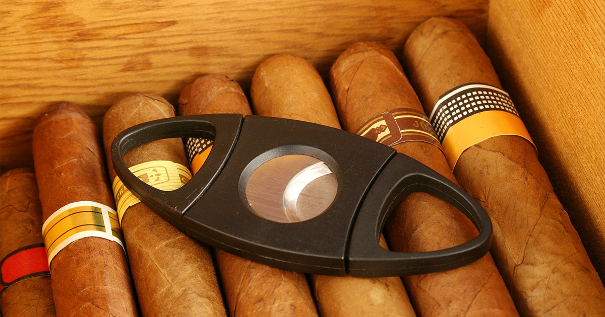 Cigar box cigars with cutter