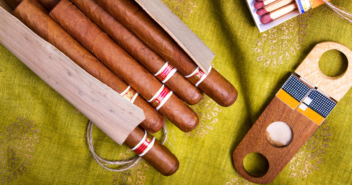 Cigars with cigar cutter