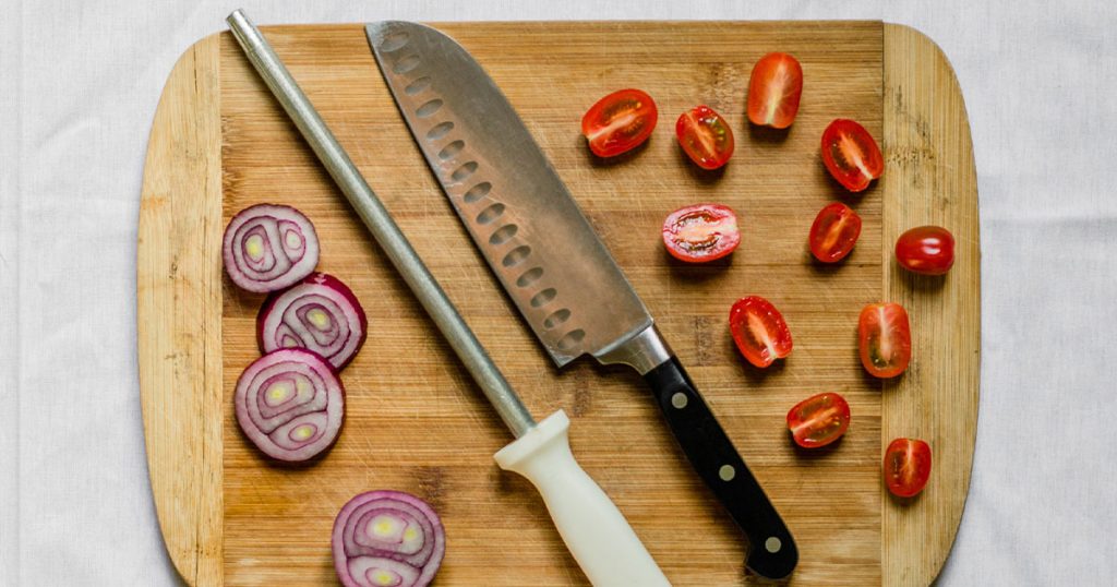 https://www.williamhenry.com/wp/wp-content/uploads/2022/11/cut-up-tomatoes-and-onions-n-cutting-booard-1024x538.jpg